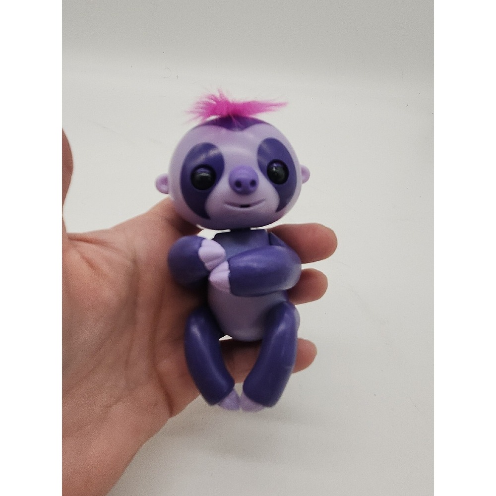 WowWee Fingerlings 2Tone‎ Sloth Marge Interactive Baby Pet (Purple)